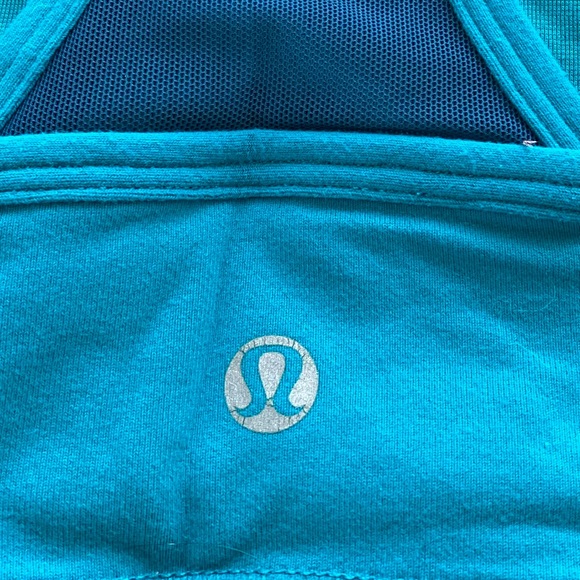 Lululemon sports bra Aquablue Color size medium - Picture 2 of 3